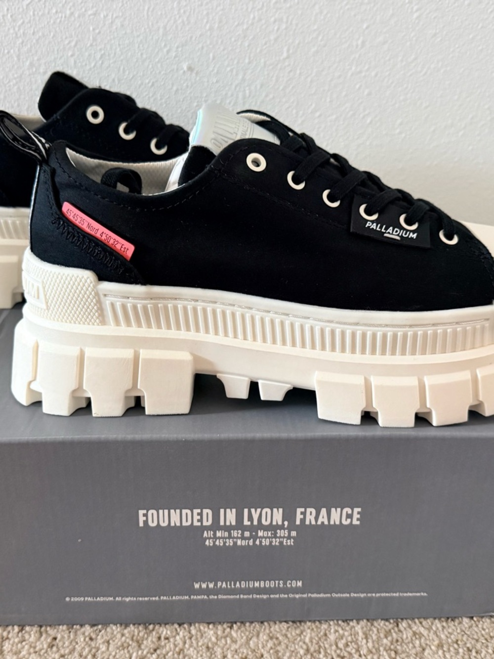 Palladium Women’s Black Canvas Sneakers with Cream Platform Sole - Picture 3 of 4